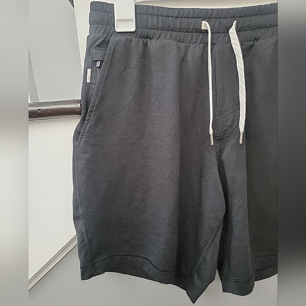 Vuori Mens Small Black Running Shorts Soft Pockets - Picture 2 of 4